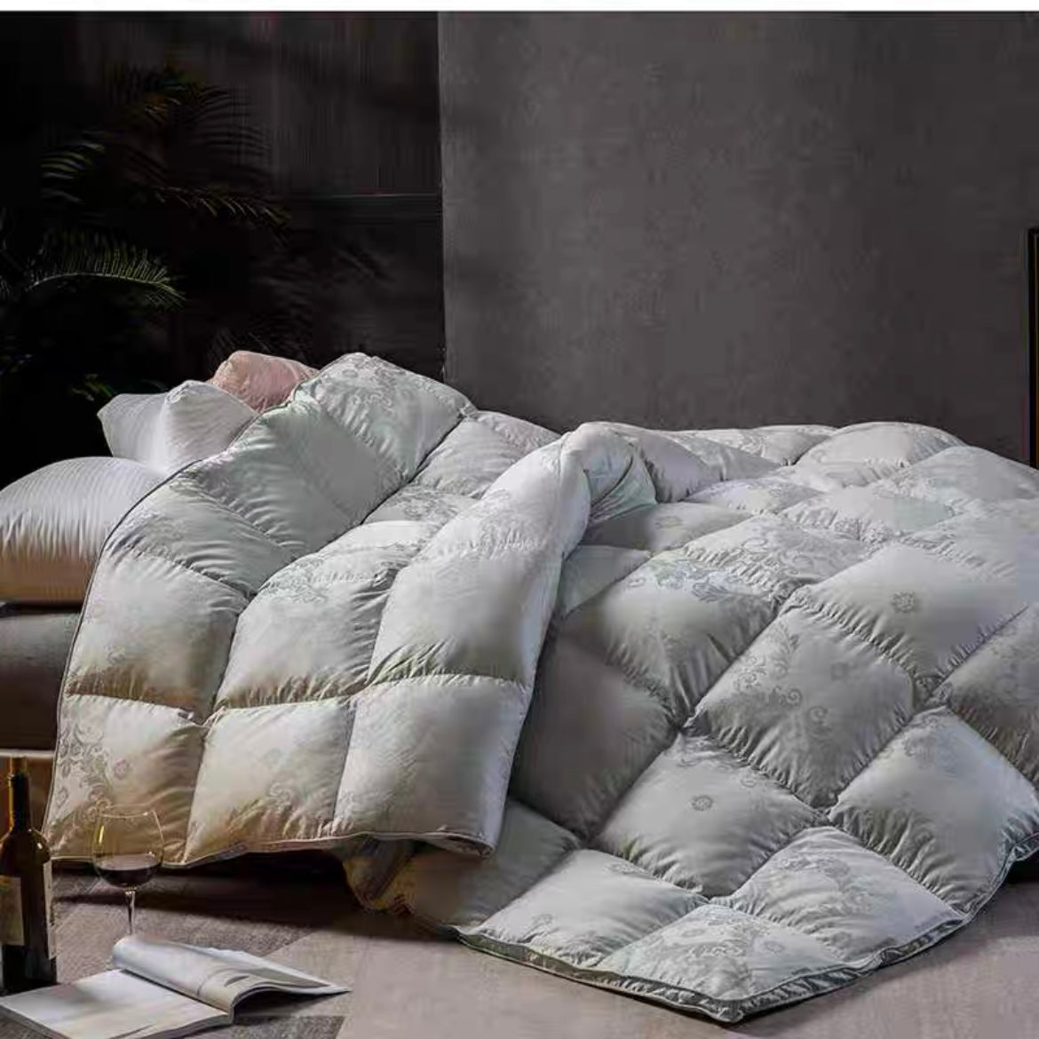 100% White Goose Down Filler Jacquard Duvet