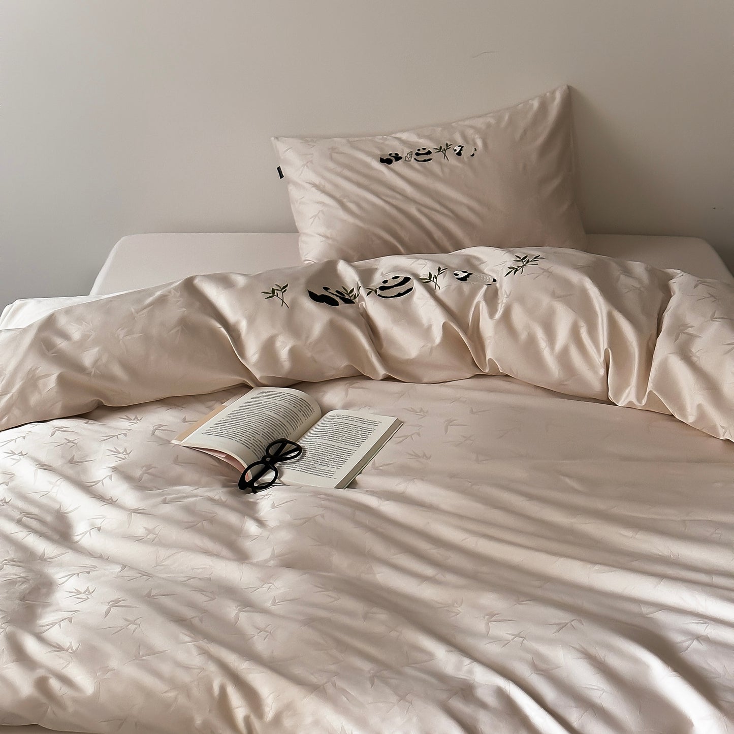 100S Panda Tribute Satin Bedding Set