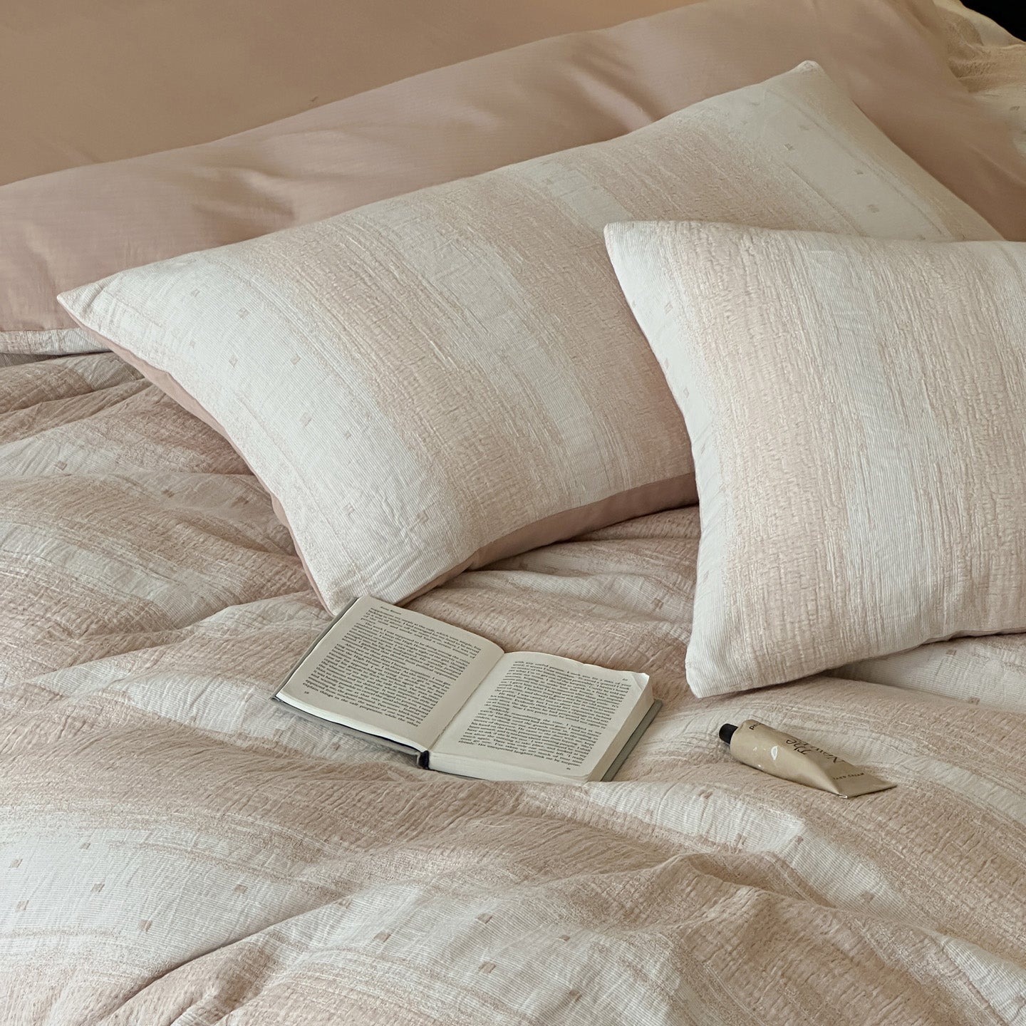 Serene Weave Bedding Set