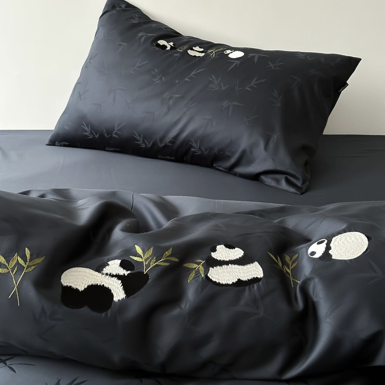 100S Panda Tribute Satin Bedding Set