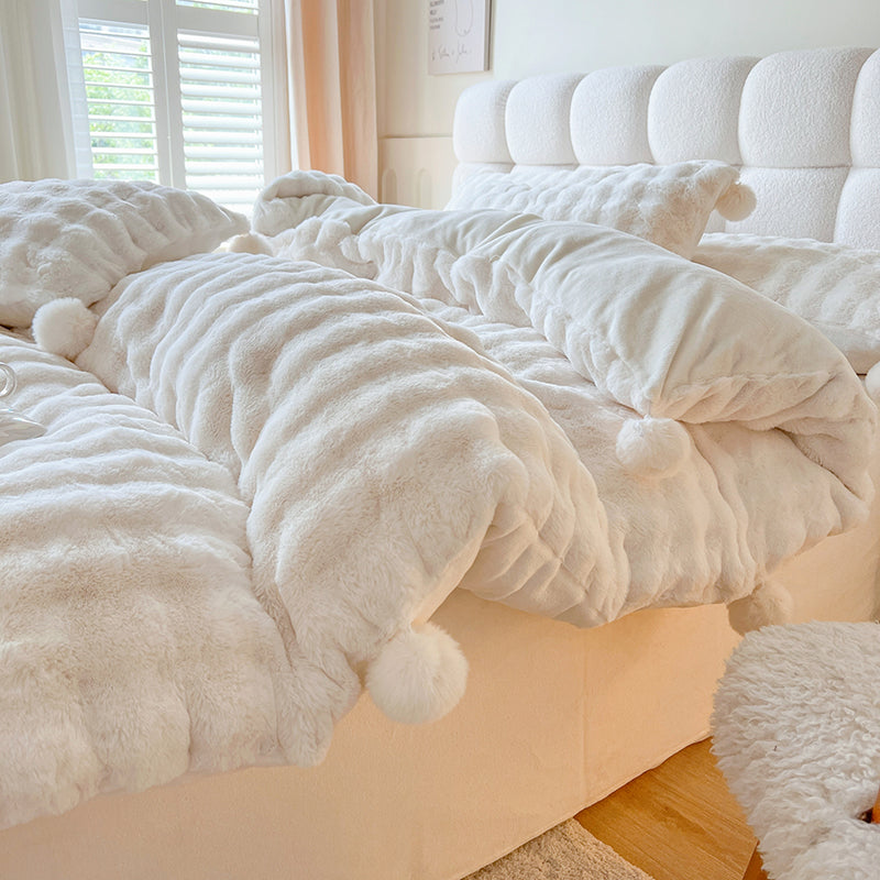 Puff Trim Bedding Set