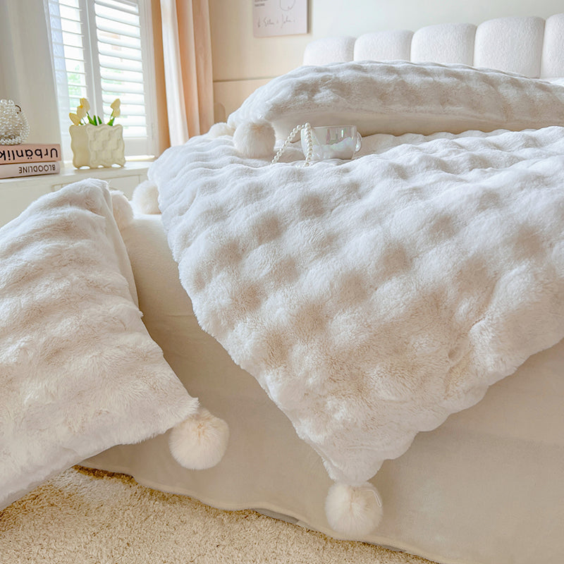 Puff Trim Bedding Set