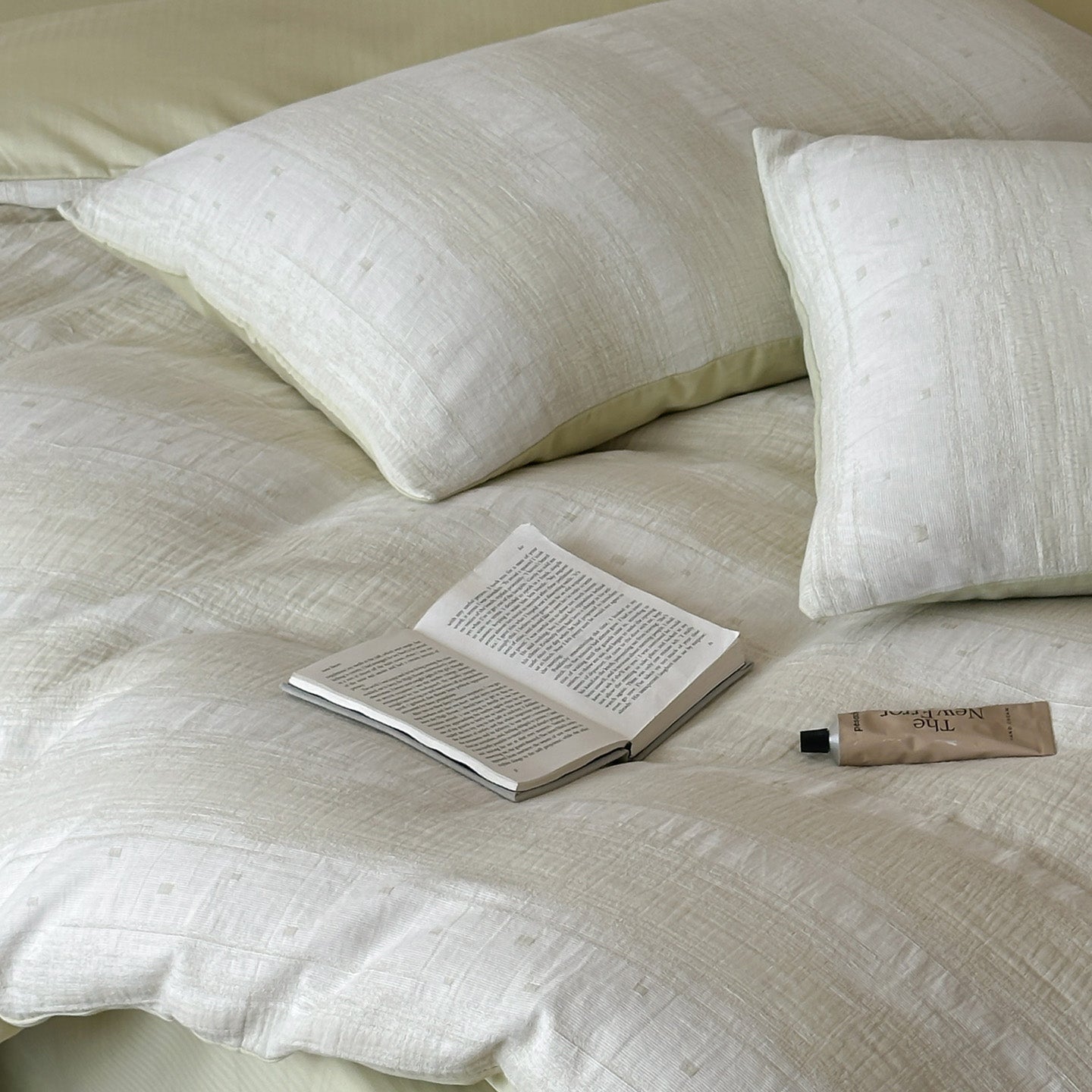 Serene Weave Bedding Set