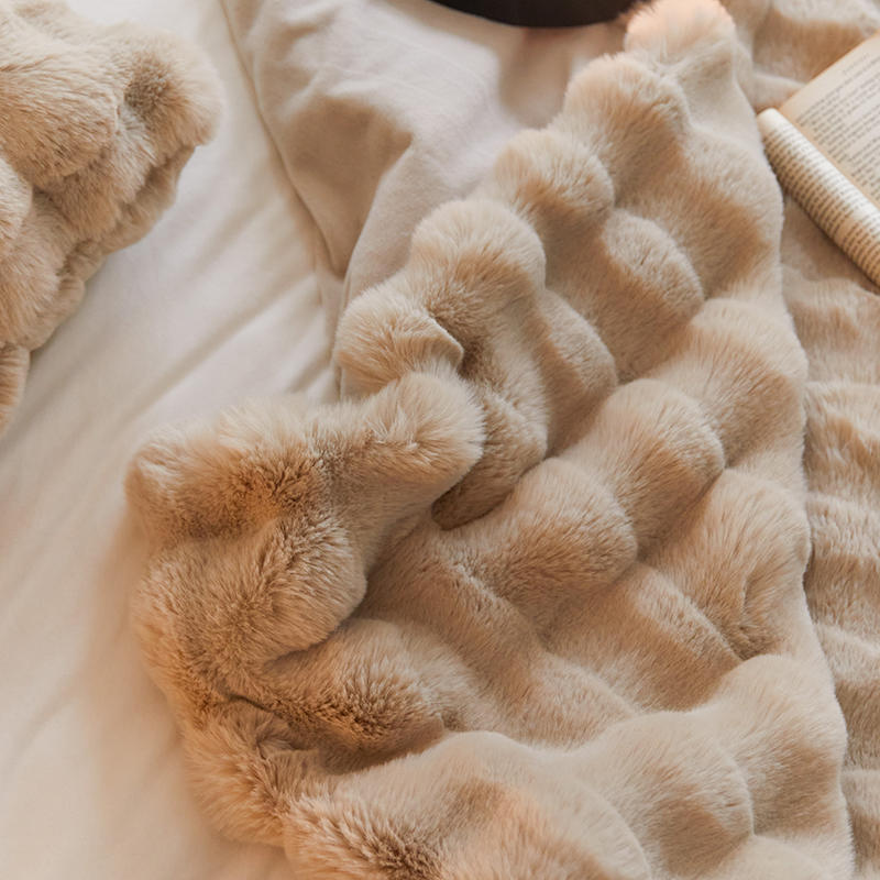 Luxurious Real Fur Blankets, Throws & Pillows made with Authentic Toscana  Sheep Fur